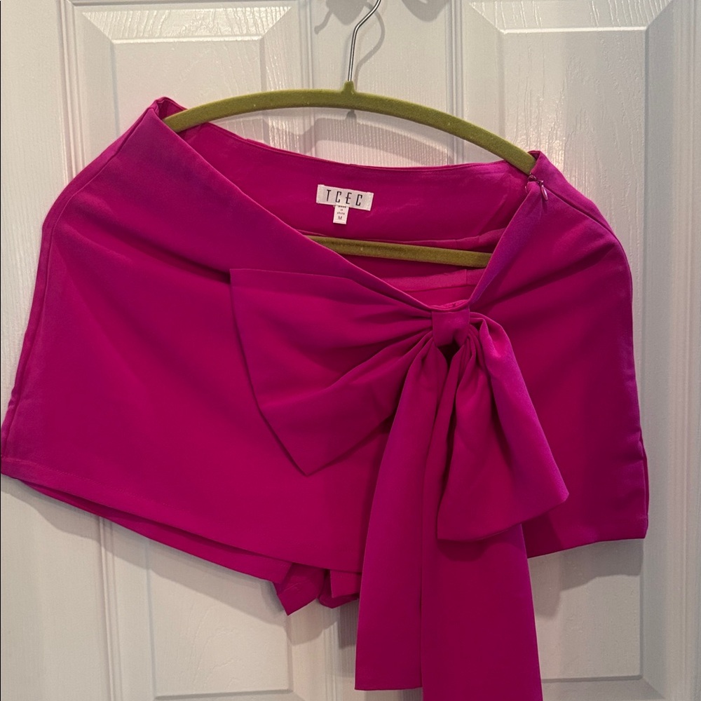 TCEC Fuchsia Bow Accent Shorts